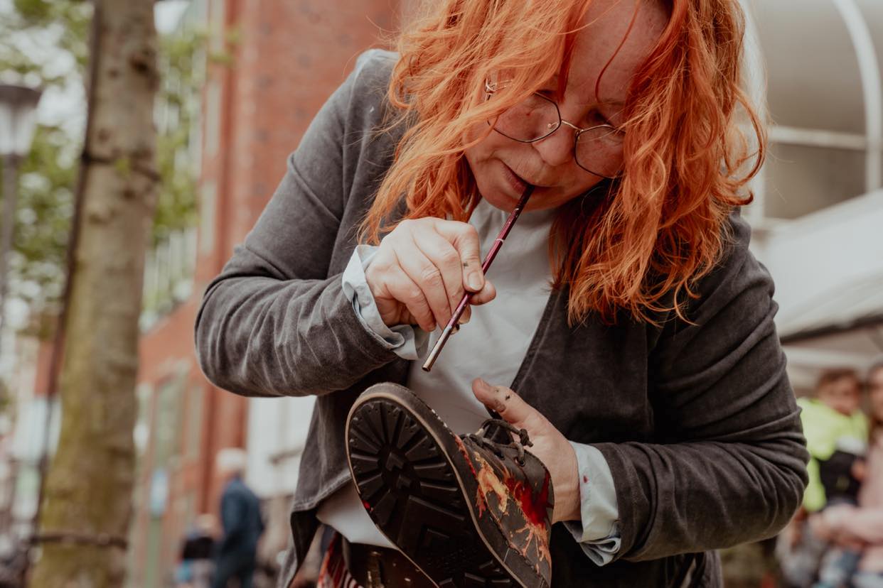 Foto bij artikel: ONTMOET INTUITIEF LIVE KUNSTENAAR ANN VAN WINGERDEN
