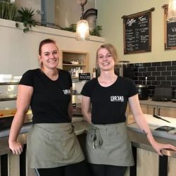 PRISCILLA & MELISSA COPPIETERS – BR3AD LUNCHBAR